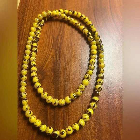 Speckled Yellow and Brown Beaded Necklace - Picture 2 of 7